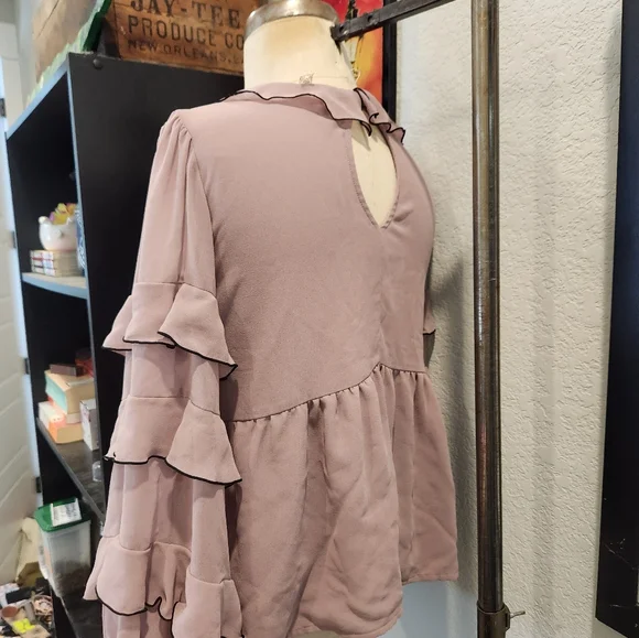 FL&L Ruffled Collared Blouse - Picture 4 of 5